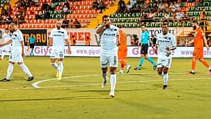 Altay dolu dizgin ilerliyor! Alanya'da tam 5 gol