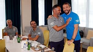 Fenerbahçe'de iki kadro dışı! 