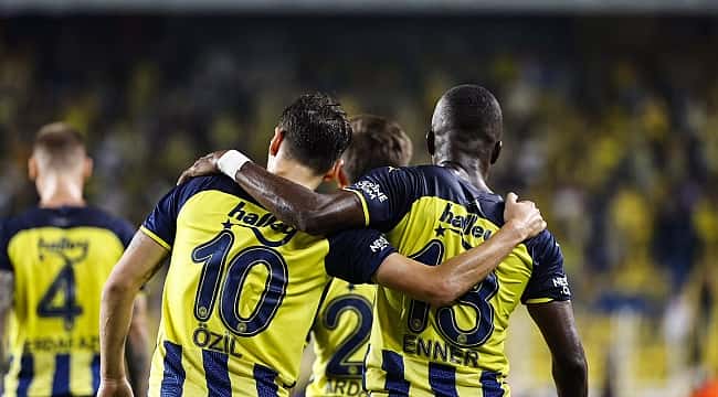 Mesut Özil neden Katar'a gitti?