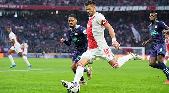 Ajax, PSV'yi güle oynaya devirdi! Zirvede tek...
