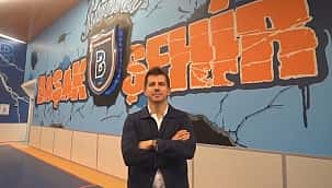 Emre Belözoğlu sözleşmeyi imzaladı