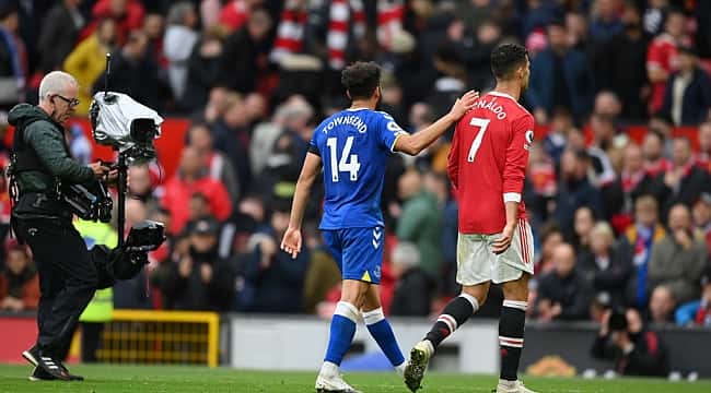 Manchester United, evinde yaralı!