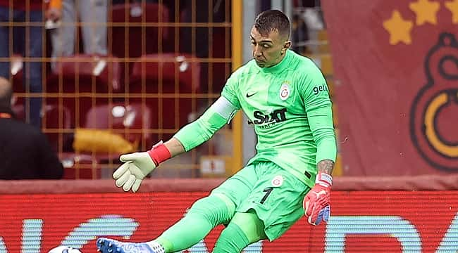 Muslera'dan süper geri dönüş