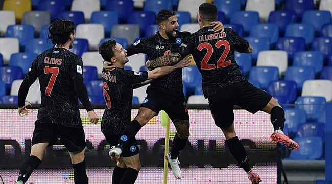 Napoli, Bologna engelini 3 golle geçti! Zirvede...
