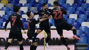 Napoli, Bologna engelini 3 golle geçti! Zirvede...