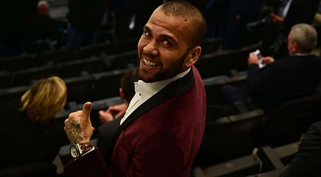 Dani Alves geri döndü