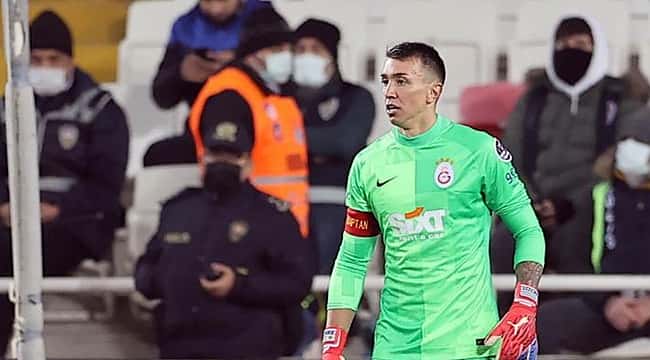 Galatasaray'a Muslera'dan kötü haber