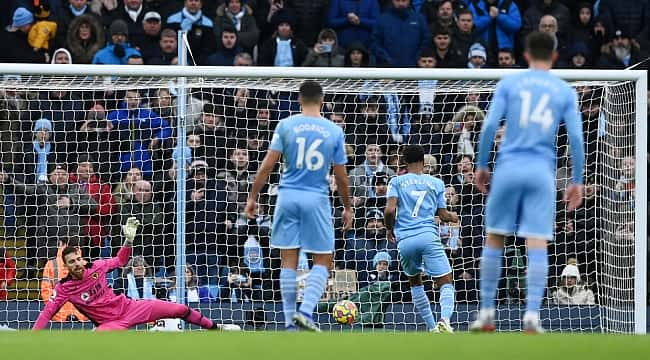 Manchester City zirvede kaldı