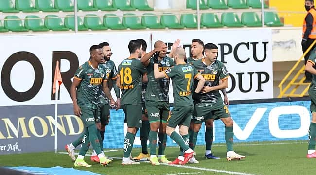 Alanyaspor'dan farklı tarife! Gol olup yağdılar