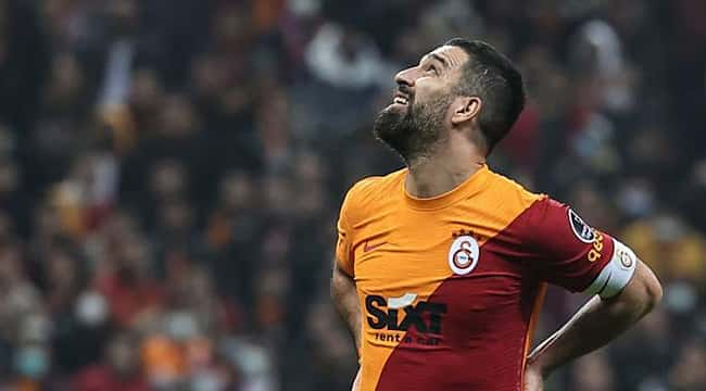 Arda Turan maç sonunda tribünlerden özür diledi