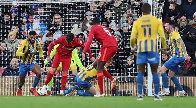 Liverpool ve Tottenham geriden gelip kazandılar!