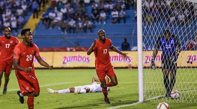 Atiba Hutchinson'dan çok ilginç gol