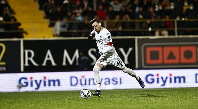 Mesut Özil'in zirve sezonu için 2 gol kaldı