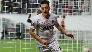 ''Mesut'un gitmesini beklemesinler!''