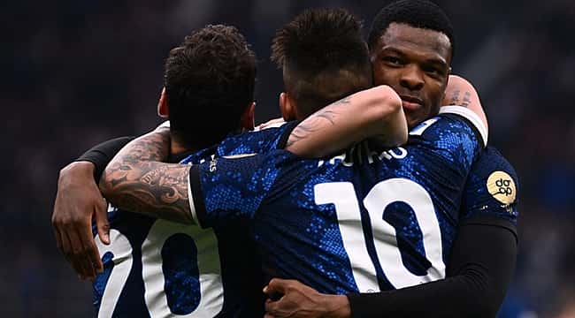 Inter evinde Roma'yı güle oynayarak devirdi! Hakan...