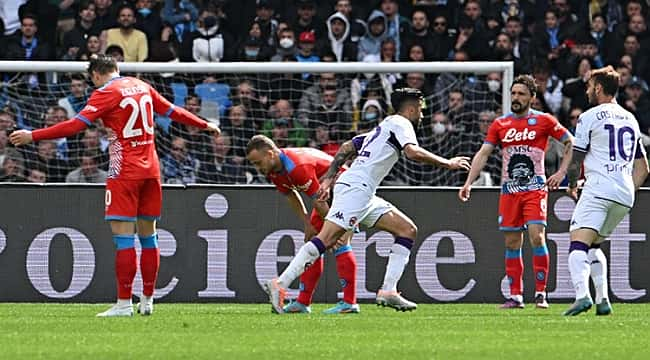 Napoli'ye zirve yarışında 5 gollü darbe! Fiorentina...