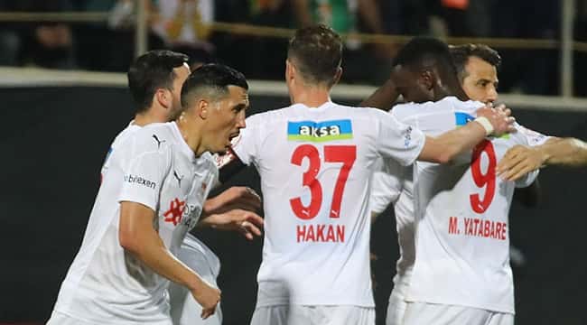 Sivasspor 10 kişiyle avantajı kaptı