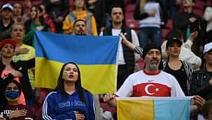 Tribünlerde ve sahada duygu dolu anlar