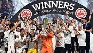 Frankfurt'tan çılgın kupa kutlaması