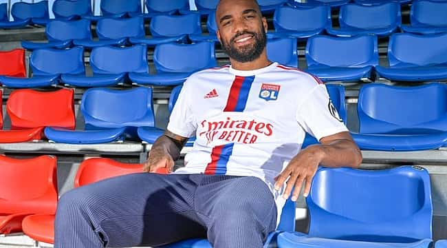 Alexandre Lacazette, Lyon ile 3 yıllık sözleşme imzaladı