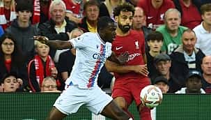 Liverpool 10 kişi kaldı, galibiyetle tanışamadı!