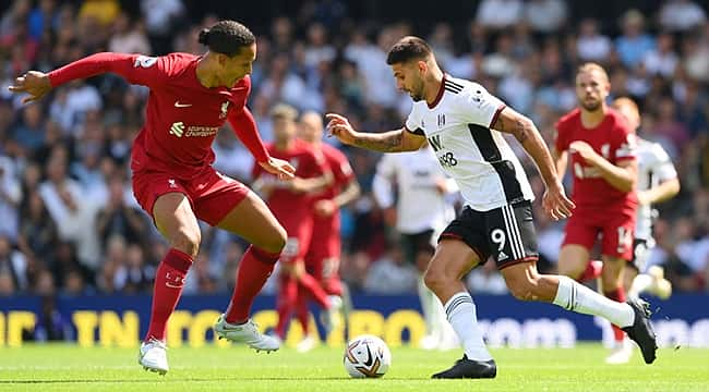 Liverpool takılarak başladı! Mitrovic'ten 2 gol birden