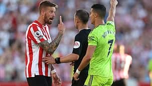 Manchester United 4 golle yıkıldı