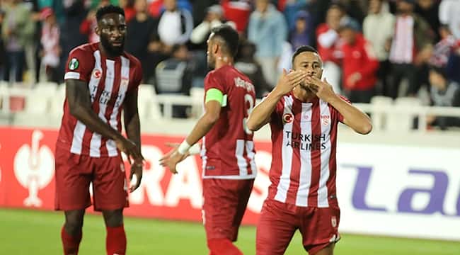 Sivasspor, Konferans Ligi'ne 1 puanla başladı! 2 gol...