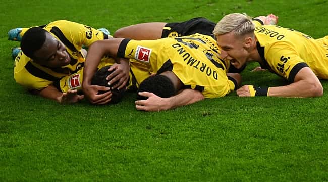 Borussia Dortmund gol şov yaparak farka koştu