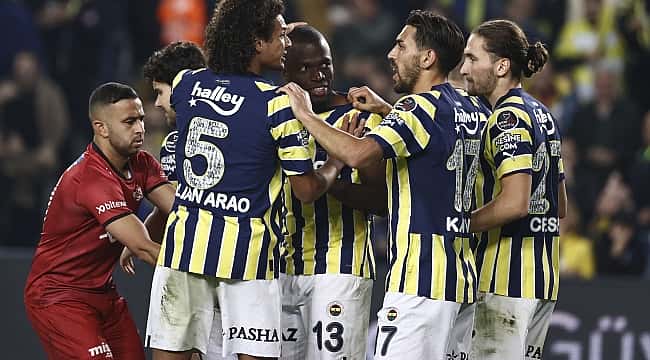 Fenerbahçe 10 kişiyle kazandı!