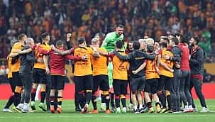 Galatasaray derbi zaferini çılgınca kutladı! O anlar...