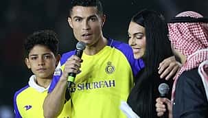 Cristiano Ronaldo'nun imza töreninde neler yaşandı?