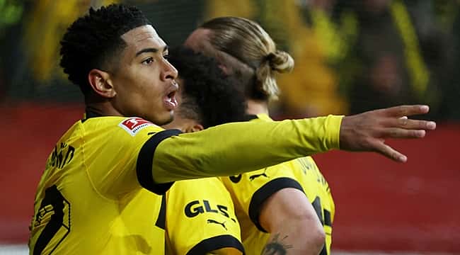 Dortmund deplasmandan 3 puanla çıktı, zirveye yakın