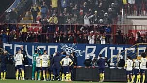 Fenerbahçe galibiyeti taraftarıyla kutladı!