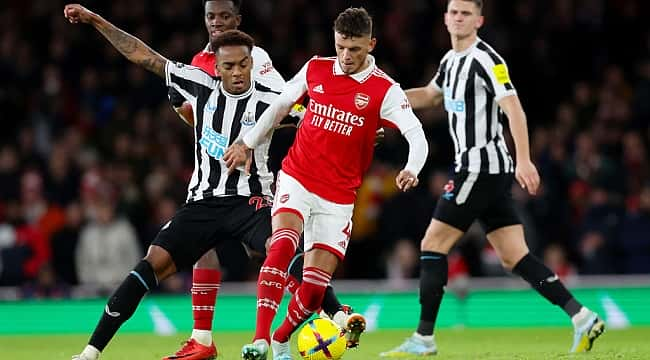 Newcastle, lider Arsenal'i durdurmayı başardı!