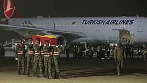 Cenazesi resmi törenle karşılandı