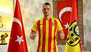 Depremde balkondan atladı!