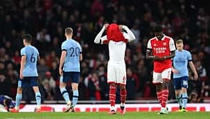 Lider Arsenal evinde 2 puan kaybetti