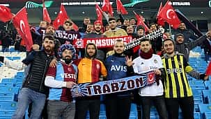 Trabzon'da tarihi kareler! Tribünler tek yürek oldu