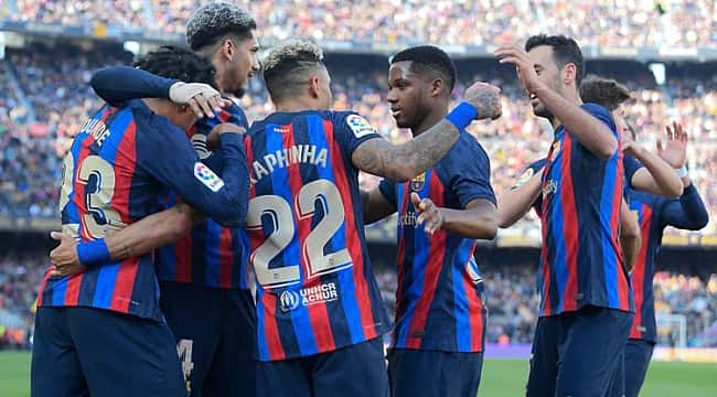 Barcelona 10 kişiyle skoru korudu, avantajını sürdürdü