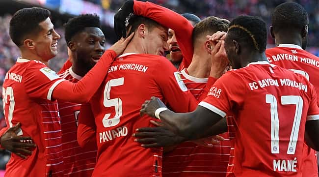 Bayern Münih, 8 gollü maçı kazandı