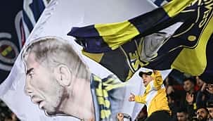 Fenerbahçe taraftarının Kadıköy'de görsel şovu