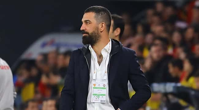 Arda Turan teknik adamlık kariyerine kayıpla başladı