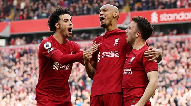 Liverpool düelloyu kazandı! Tam 2 kez yakalandı ama...