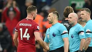 Premier League'de dirsek atan hakem için karar