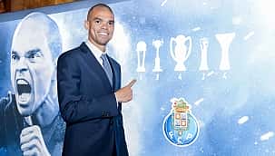 Yaşlanmıyor... 40 yaşındaki Pepe imzayı attı!