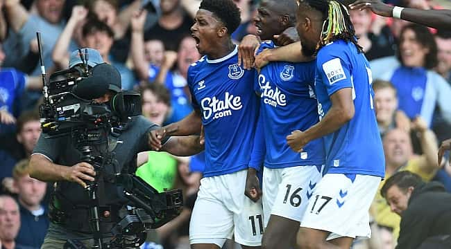 Everton zorlu sezonda ligde kalmayı başardı