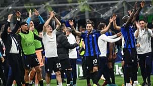 Inter Devler Ligi zaferini kutladı
