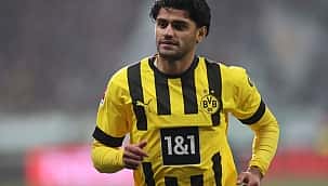 Mahmoud Dahoud imzayı atıyor