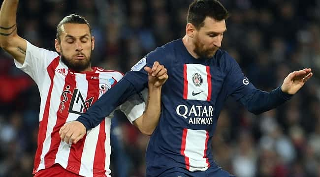 Paris SG farklı kazanırken, tribünler Messi'yi ıslıkladı